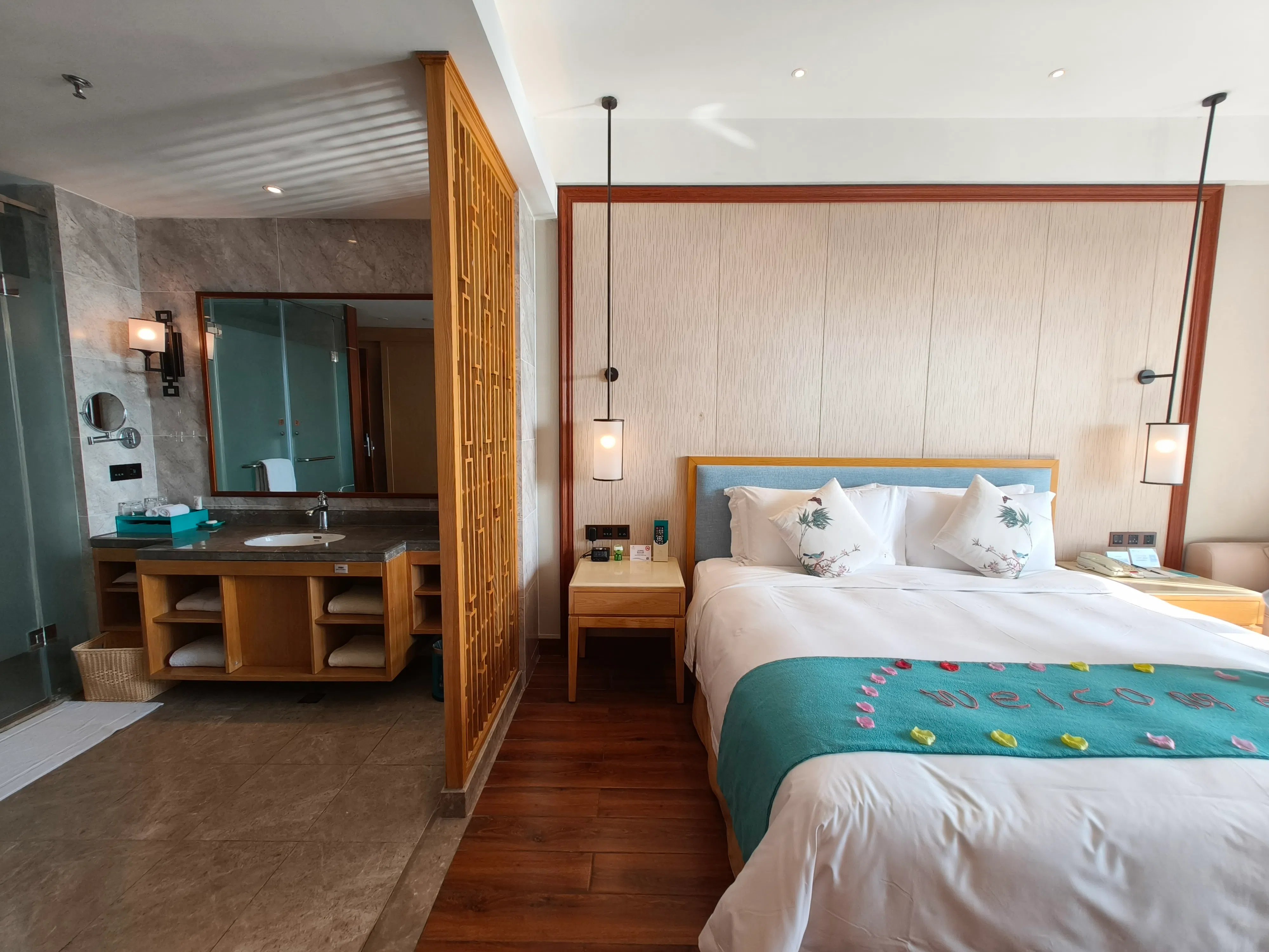 大东海酒店，素雅古朴的中式套房宁人心神。（李雅歌摄）