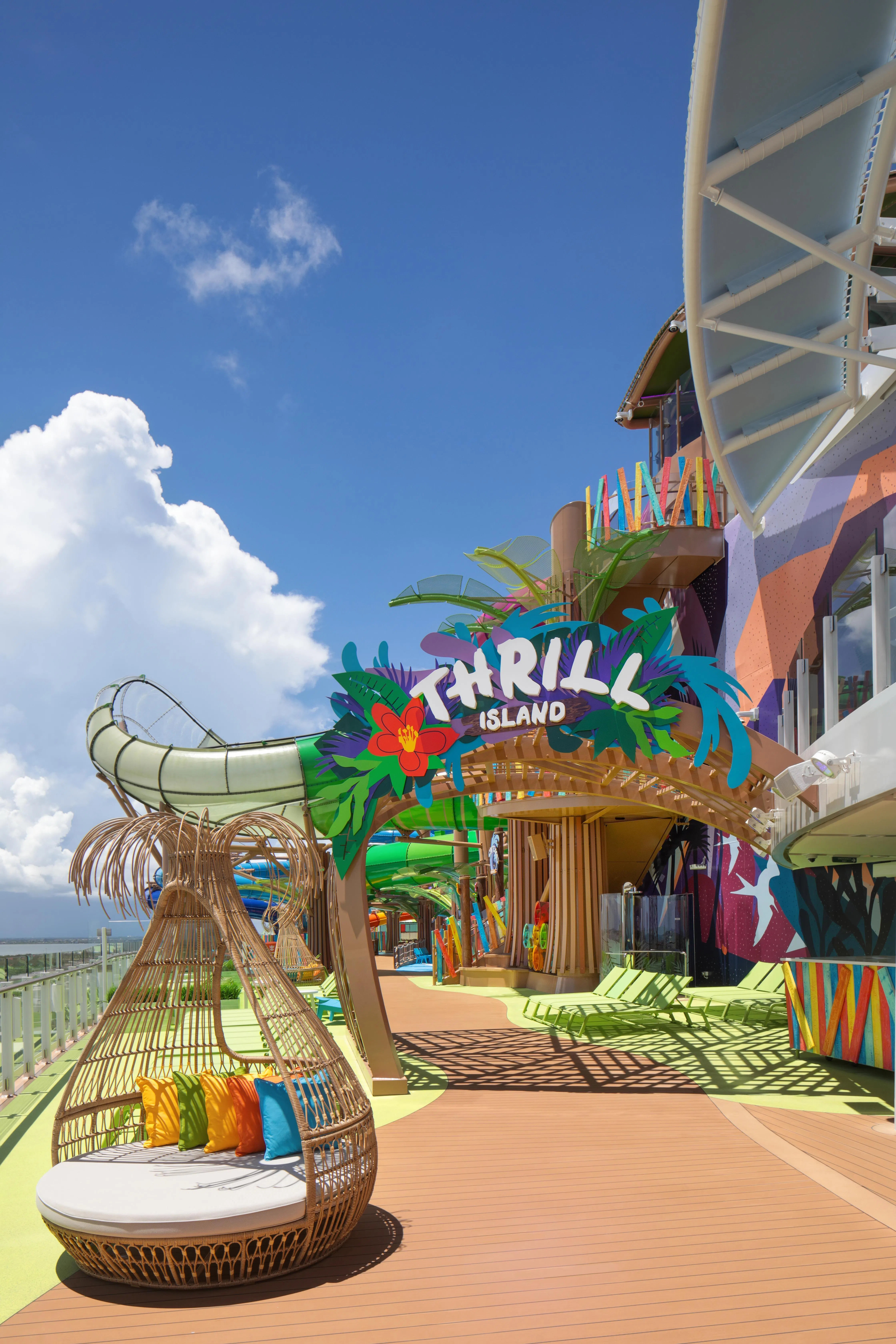 “海洋之星号”上“惊险岛”的入口处。（皇家加勒比游轮公司）