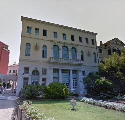 陈积光投资的威尼斯酒店，前身是威尼斯警察局。（受访者提供）