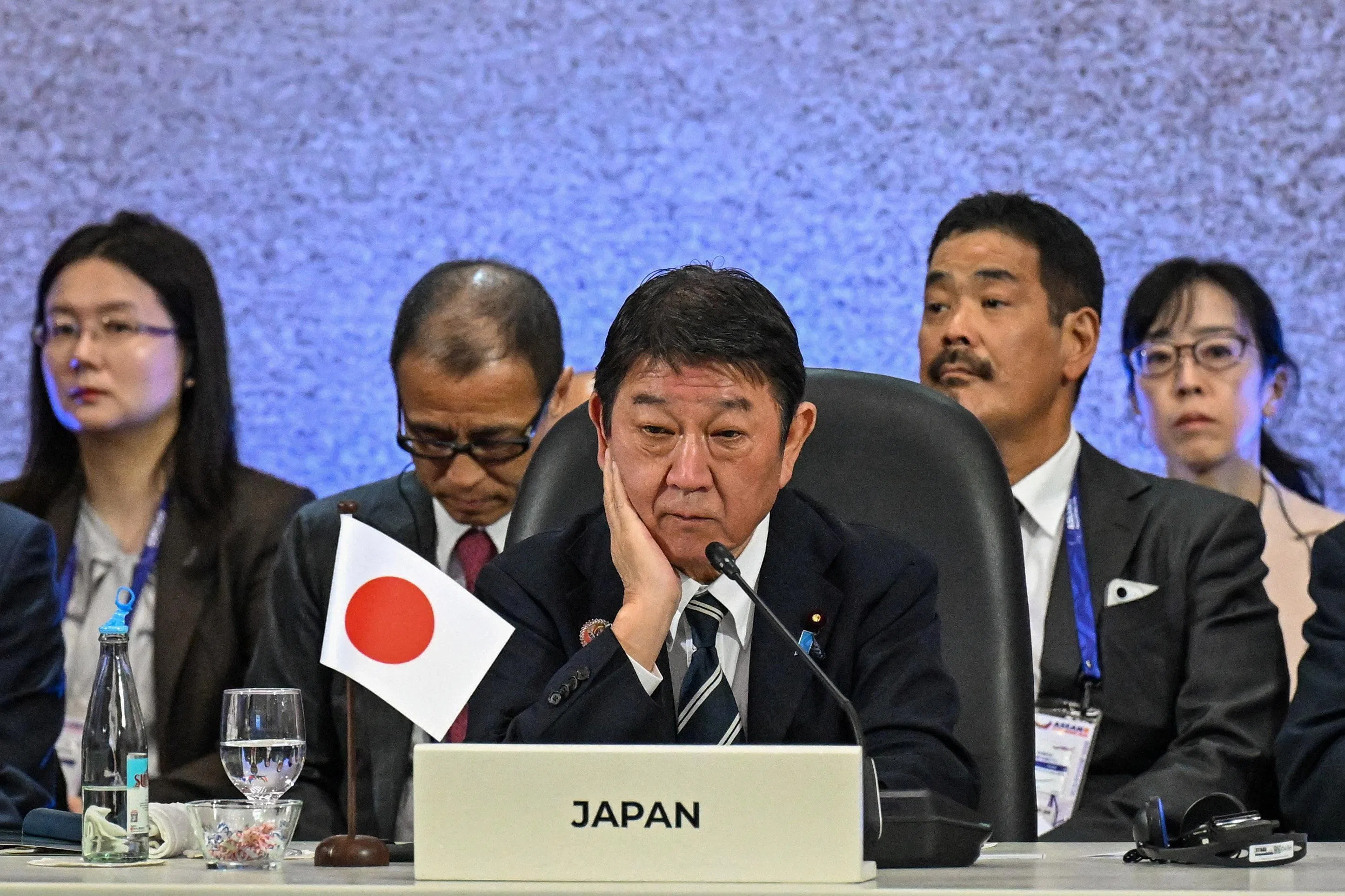 日本外交部长茂木敏充星期四（7月23日）出席在马尼拉举行的亚细安与中日韩外长会议。（路透社）