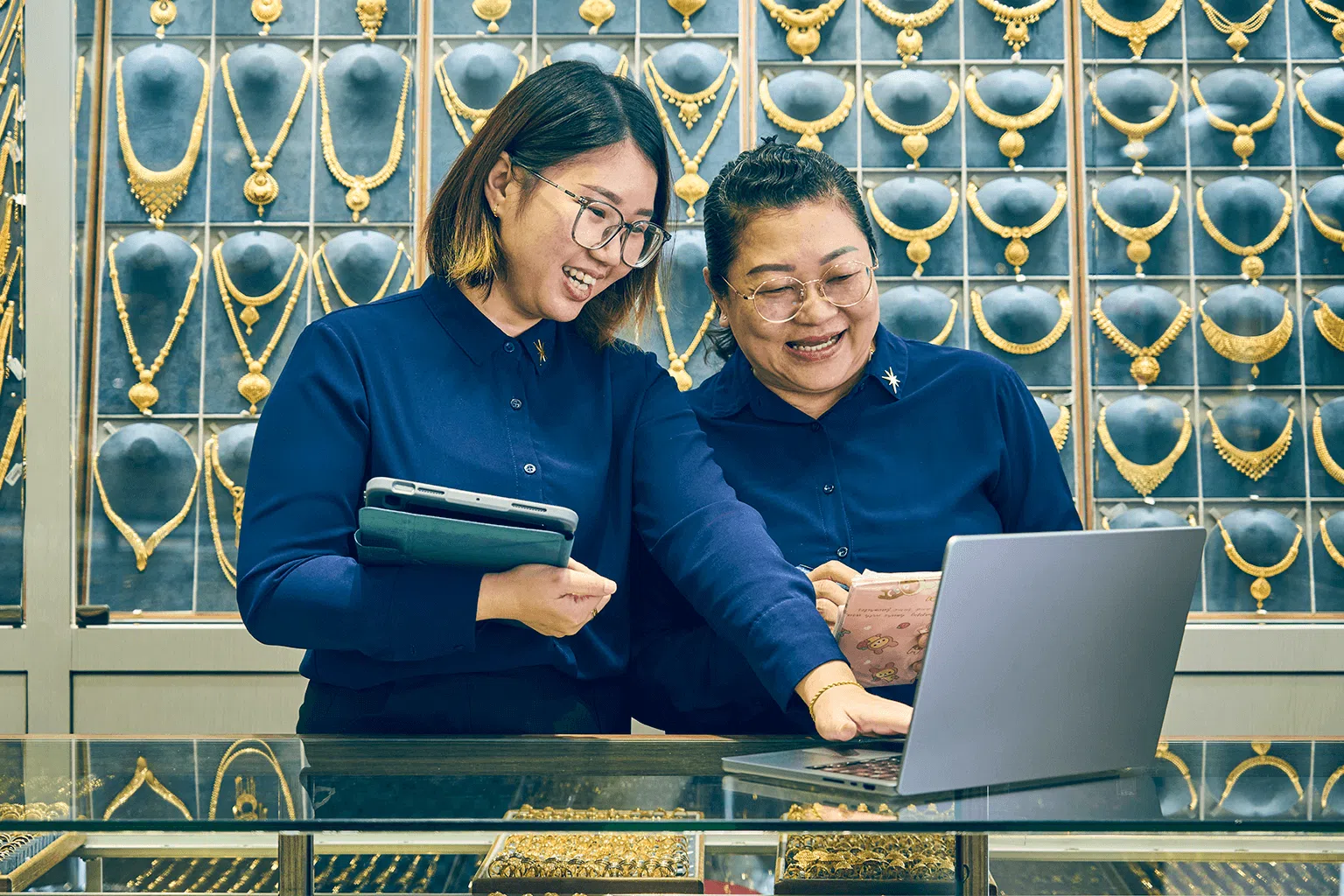 陈静宇鼓励员工在学习新系统的过程中，和同事互相帮助，共同进步。（图/新报业媒体）