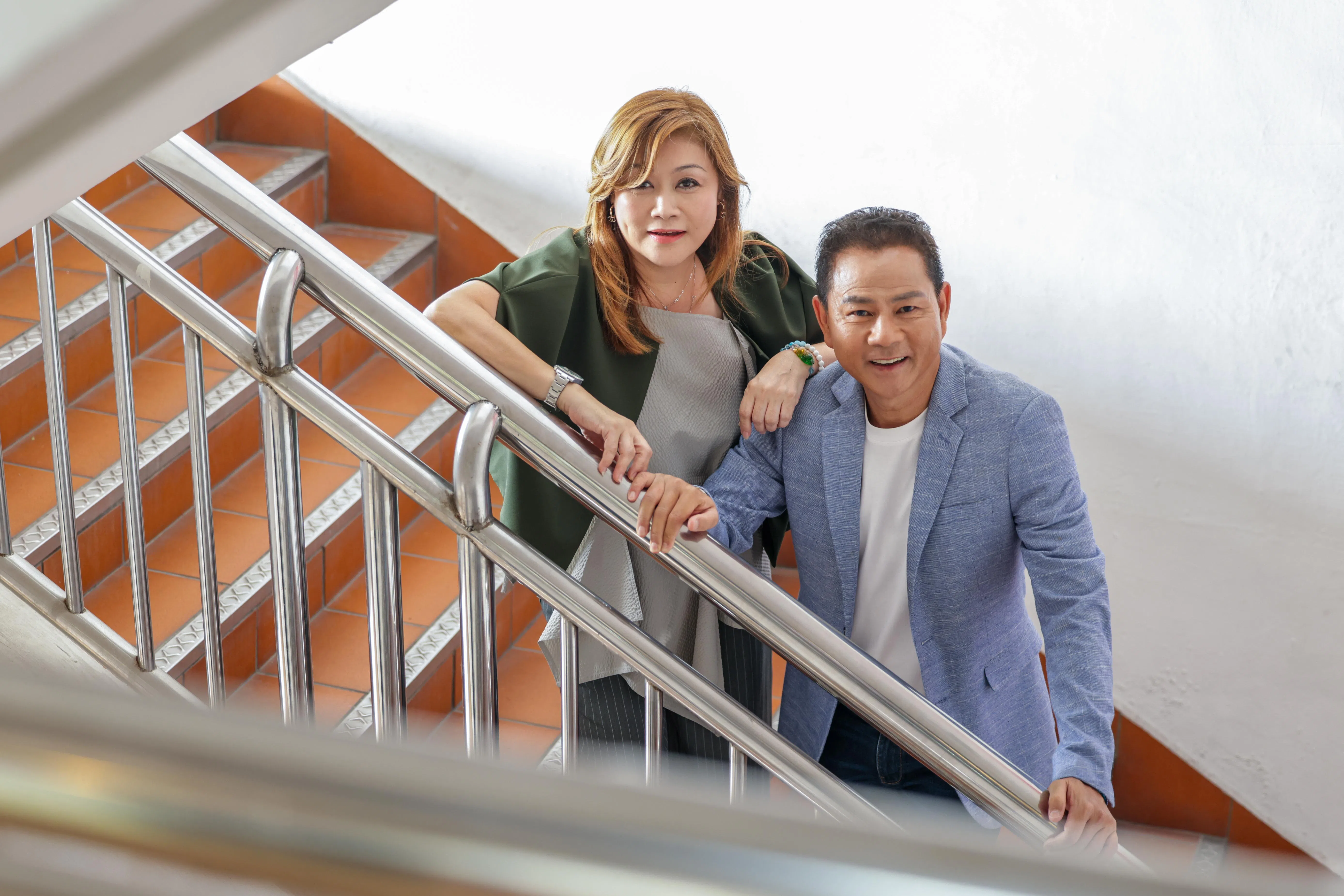 杨莉冰（左）和朱永钦2024年共同参与综艺节目《开心五重奏》成为好友。（叶振忠摄）