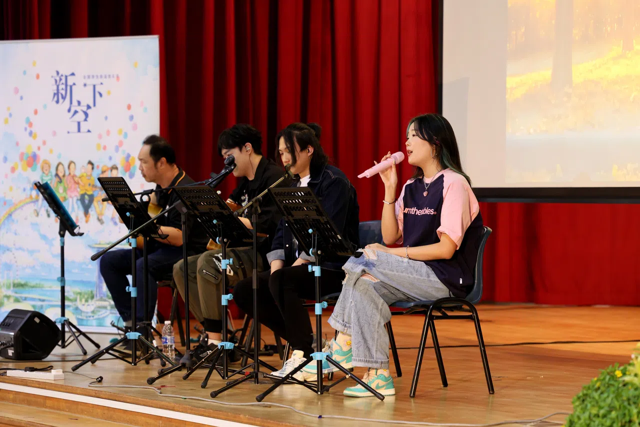 三位歌手张嘉思（右起）、蔡喆屹及徐广利，在音乐会上用歌声打动现场观众的心。（龙国雄摄）