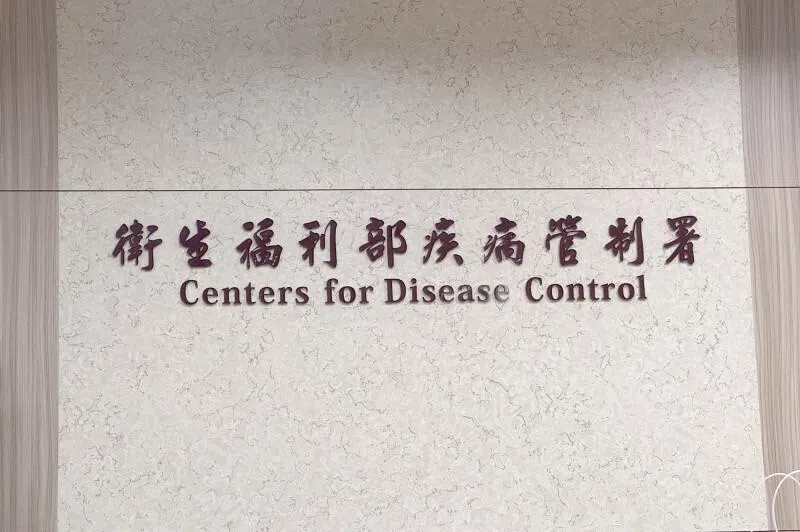 台湾首度监测到经世界卫生组织（WHO）列为冠病重点观察变异株的BA.3.2。确诊者为3月14日到台湾旅游的新加坡籍10岁女童，她入境时已有发烧症状。