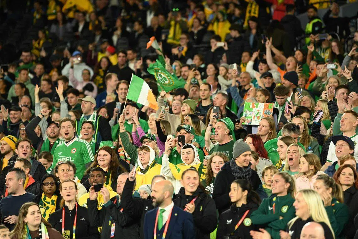 本届女足世界杯的参赛队伍从上届的24队增至32队，爱尔兰是首次参赛，而她们与东道主澳洲的首场小组赛吸引了超过7万6000人到现场观赛。（路透社）