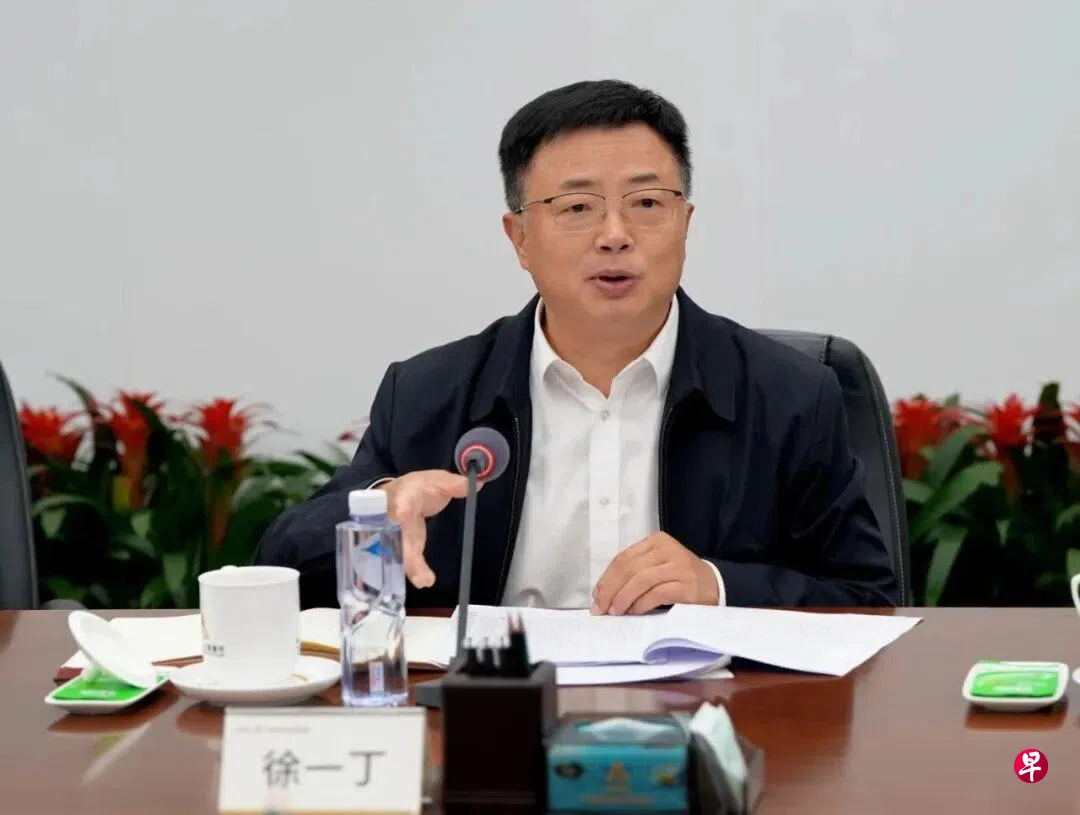 ����������  �м�ί������������