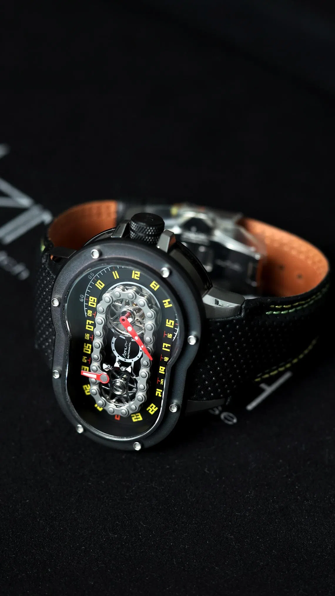 Azimuth腕表年产量大约1000枚，限量生产这款Crazy Rider。（龙国雄摄）