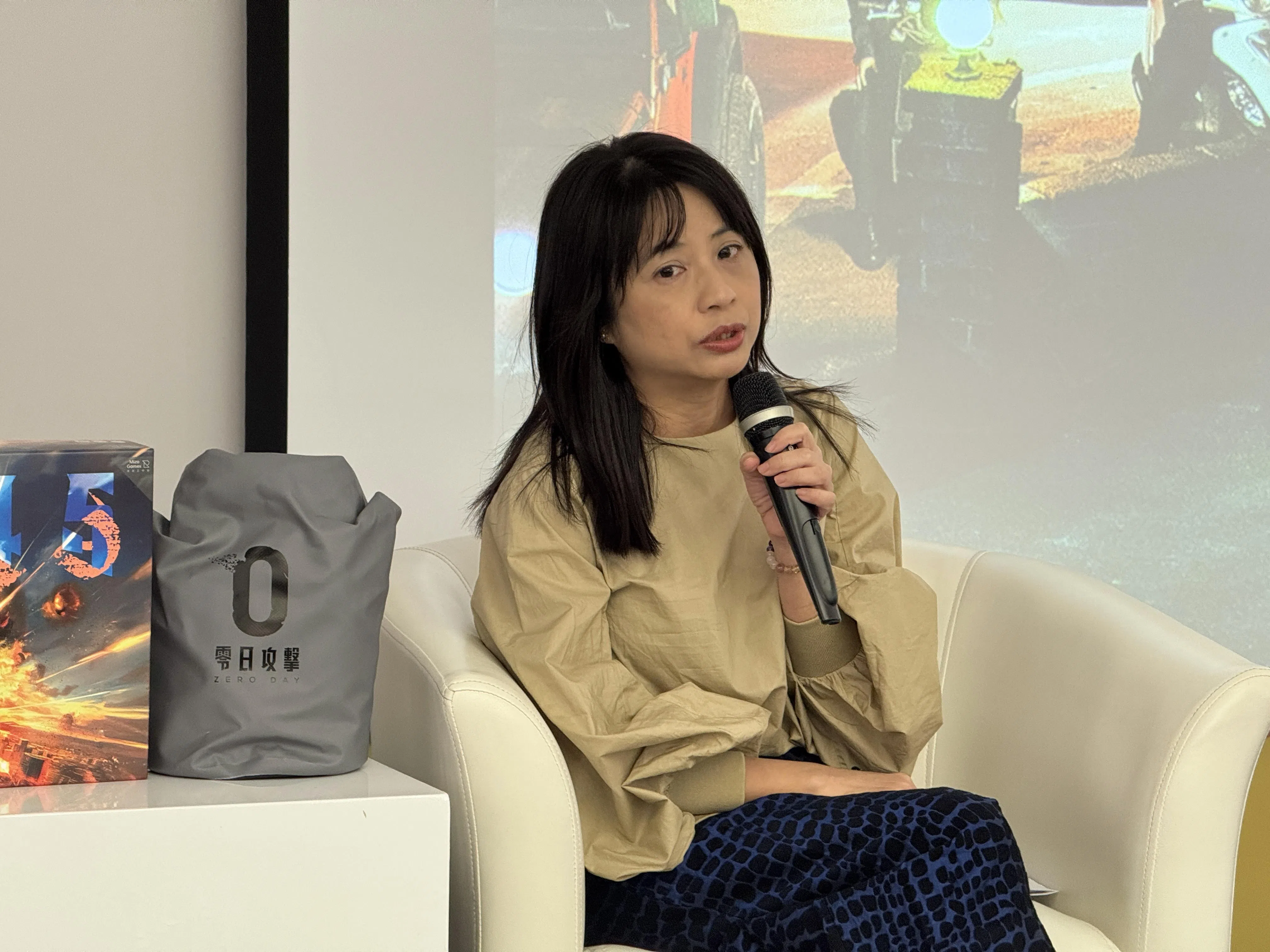 以台海战争为故事背景而引发热议的台湾影集《零日攻击》预计2025年上映，制作人兼编剧统筹郑心媚2月4日在台北国际书展的座谈会上透露，全剧预计5月制作完成。（缪宗翰摄）