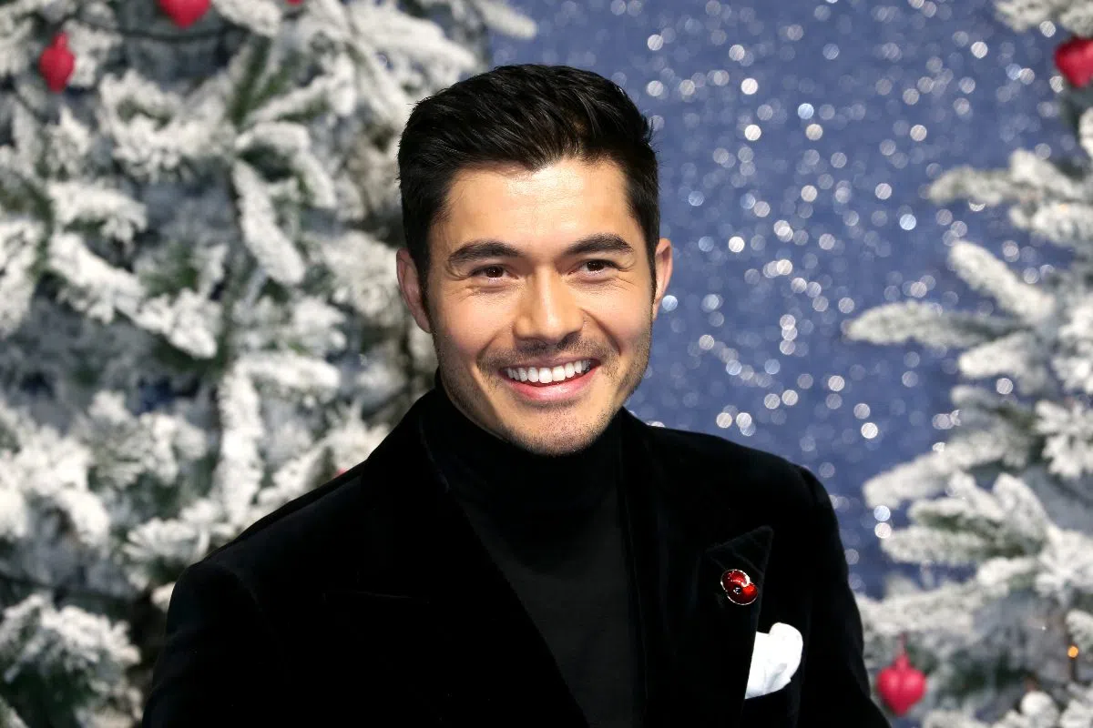 《疯狂富豪》（Crazy Rich Asians）混血男主角亨利高汀是Chocolate Finance的品牌大使，并且投资于这家公司。（互联网）
