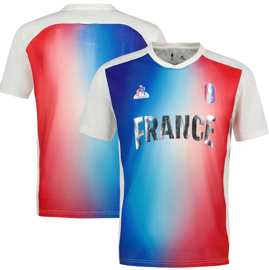 由运动品牌Le Coq Sportif设计的法国奥运队服同款运动衣。（取自官网）