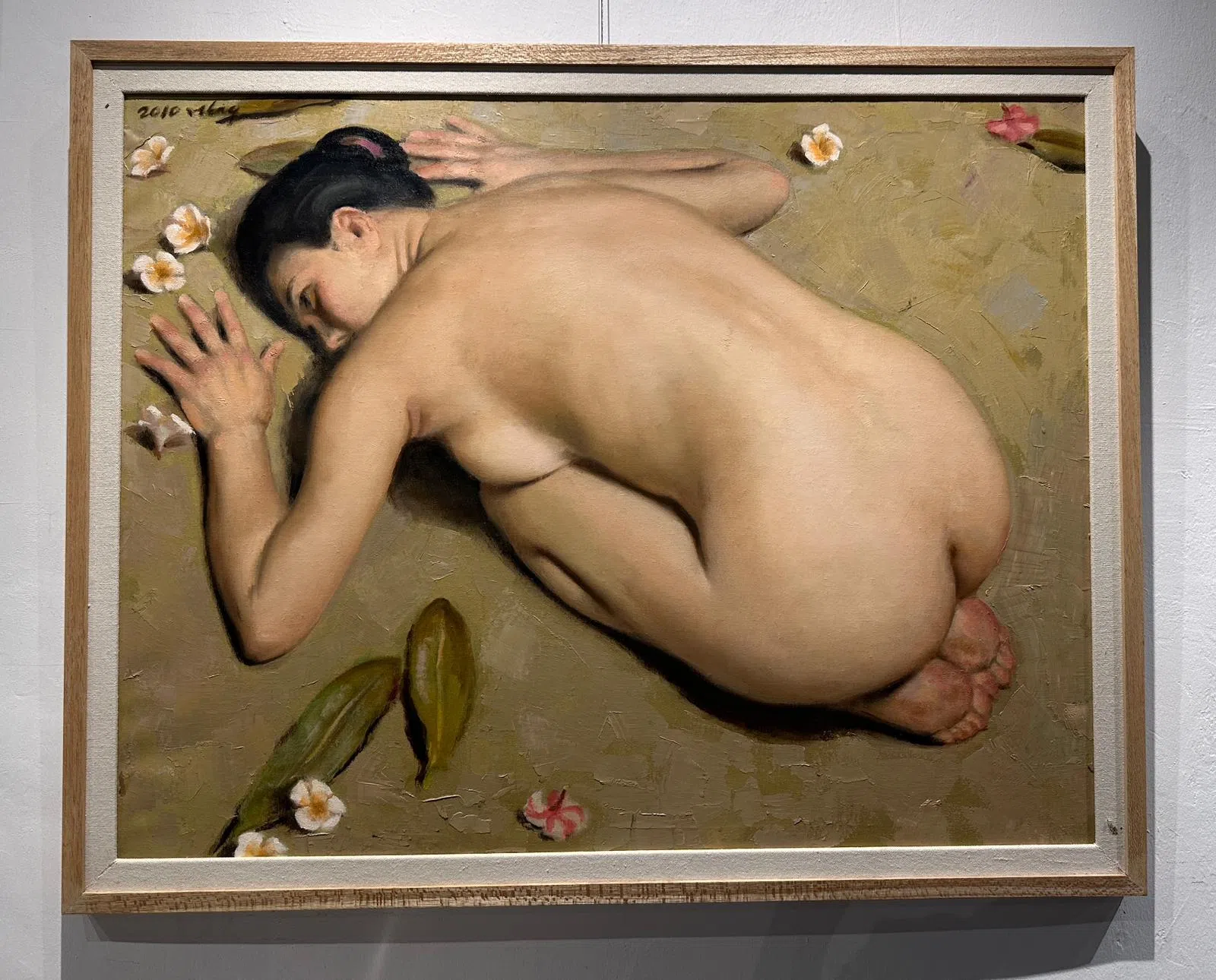 萧学民油画《花落寻音》（2010）。（海卉艺苑提供）