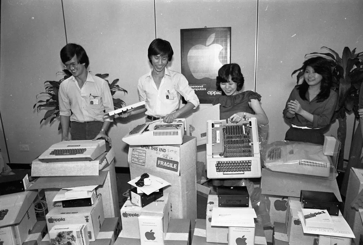 苹果员工喜提电脑。（档案照）