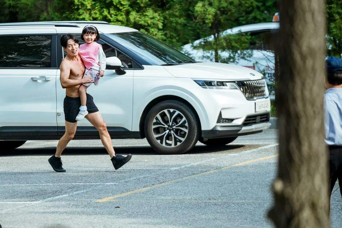 张赫剧中有不少搞笑演出。（Disney+提供）