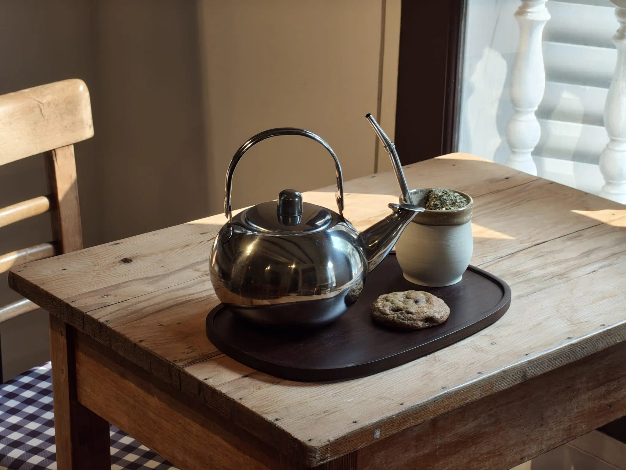 Yerba Yerba创办人是本地艺术家龙凯祥，店里用的传统calabash葫芦杯是他的作品。（Yerba Yerba提供）