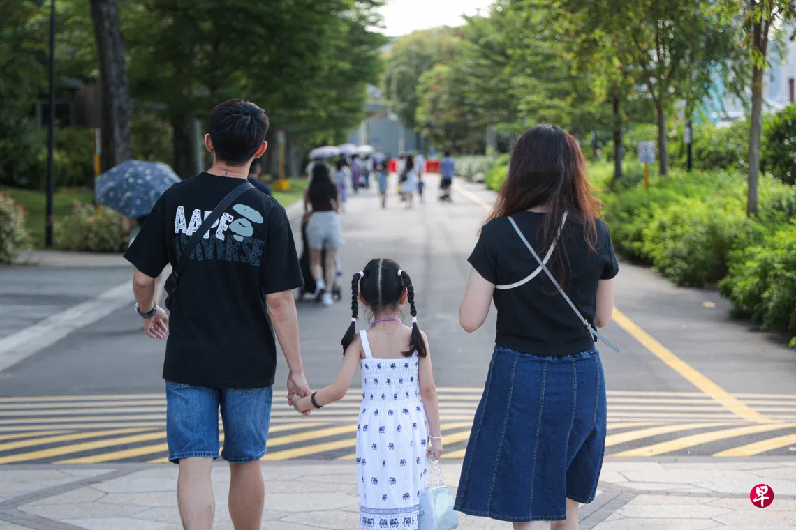 政府接下来将推出一系列鼓励国人养儿育女的新措施。 （李冠卫摄）