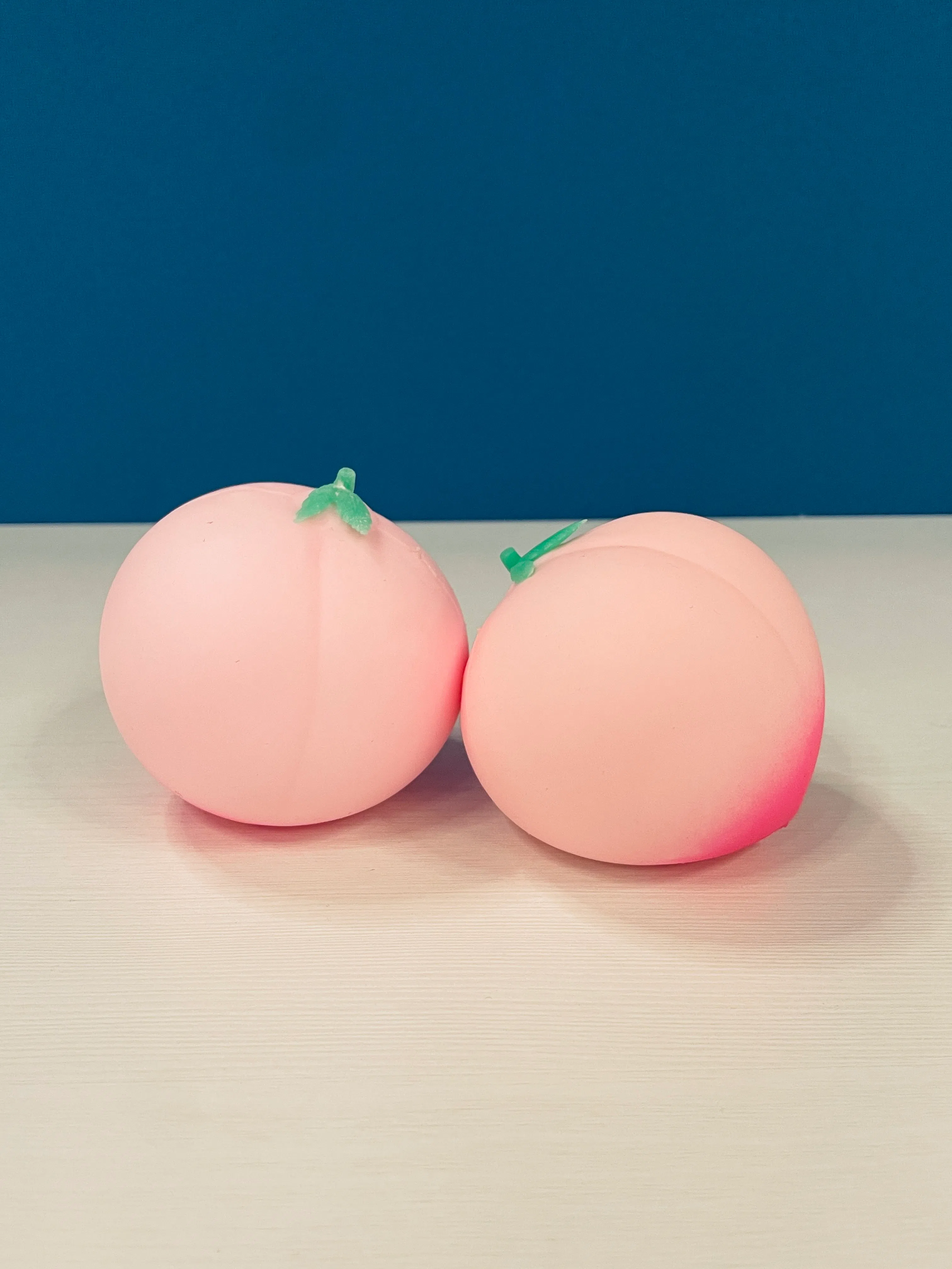 可口的一对“蜜桃”有什么用途？（林方伟摄）