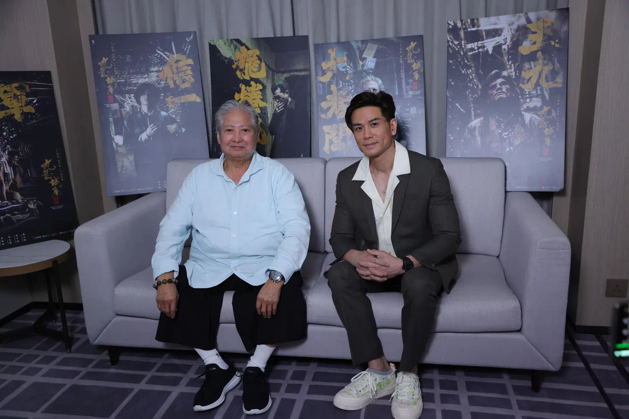 洪金宝（左）看好伍允龙成为下一个动作新星。（邵氏机构提供）
