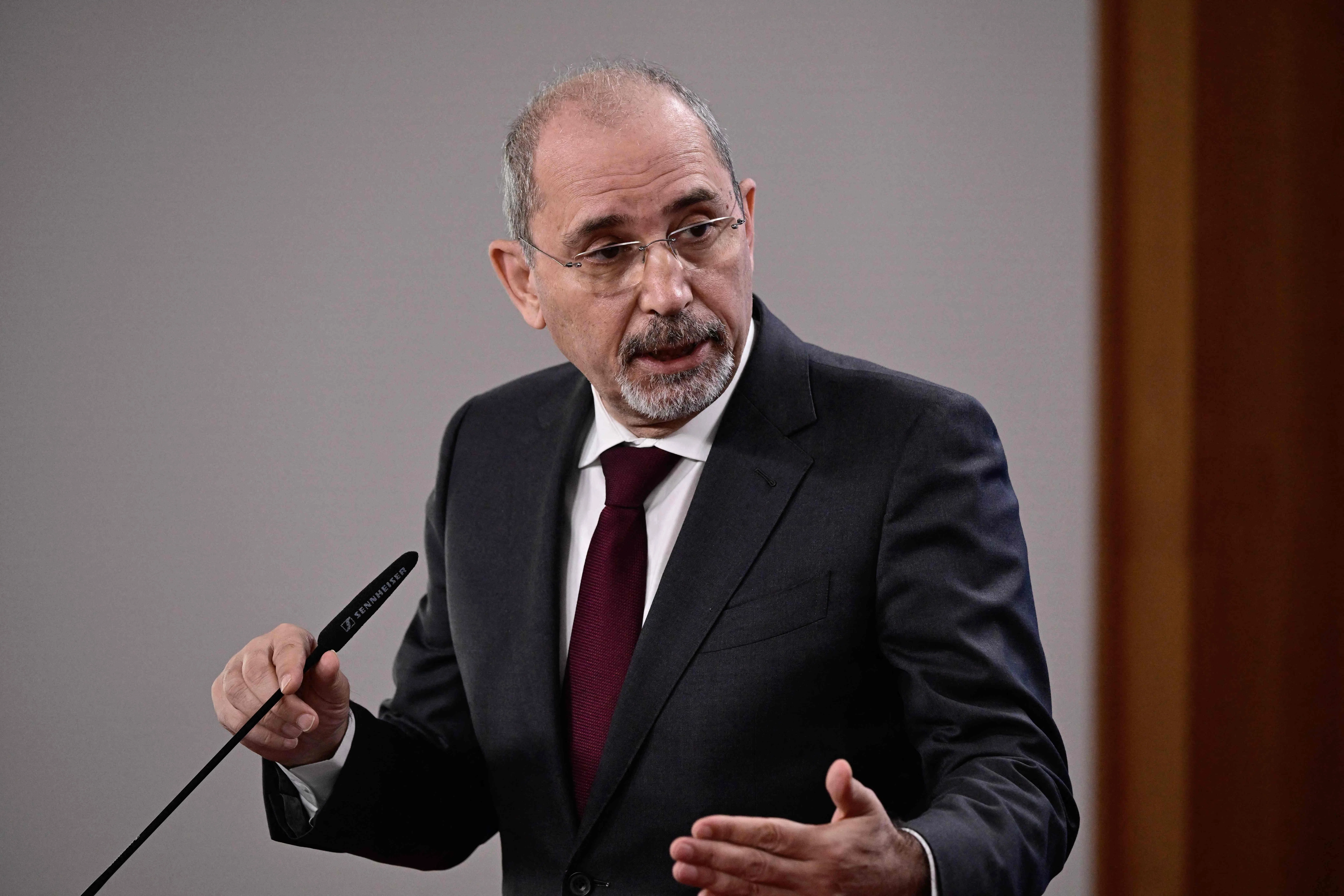 4月16日，约旦外长萨法迪在德国柏林外交部与德国外长贝尔伯克共同召开的新闻发布会上发言。（法新社）