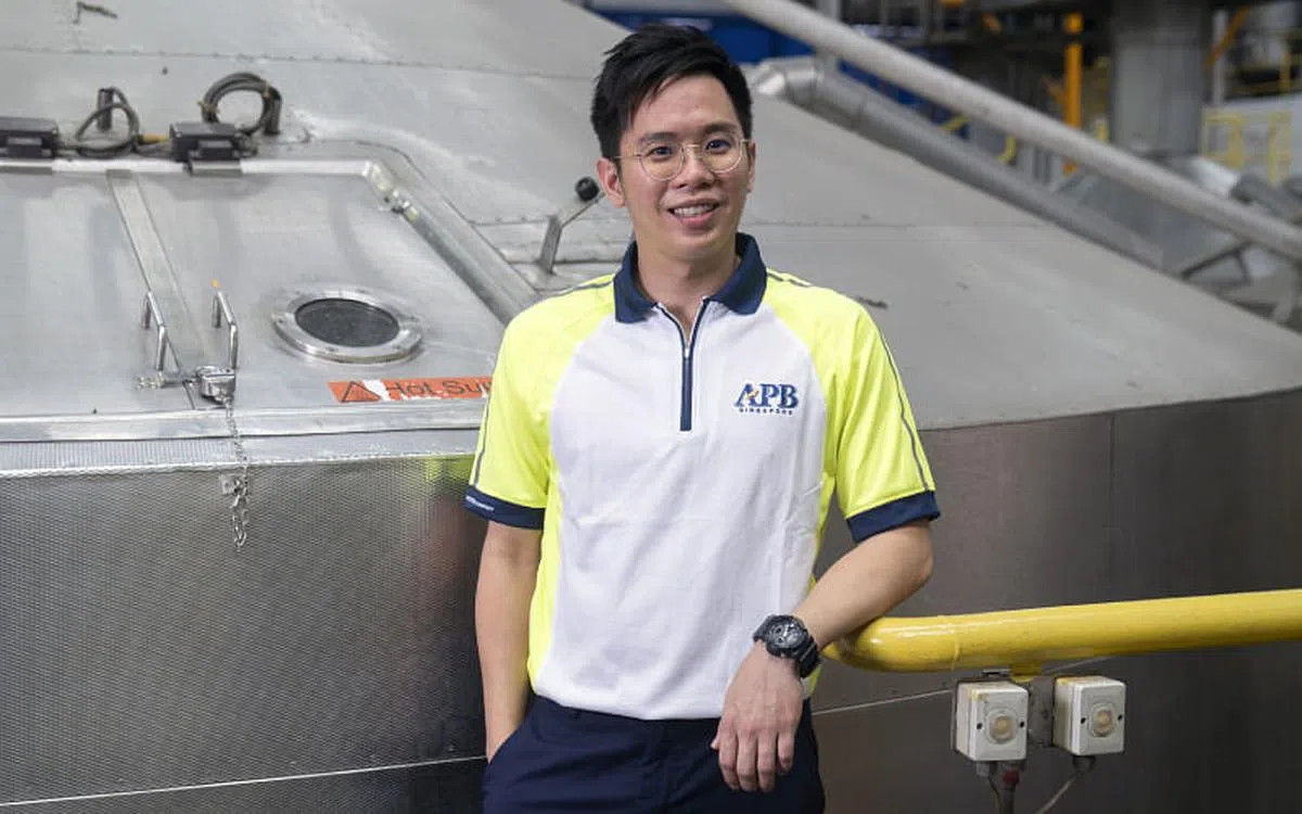 年仅33岁的新加坡人李健彬，是亚太酿酒厂无酒精啤酒的酿造先驱之一。（图／报业控股）