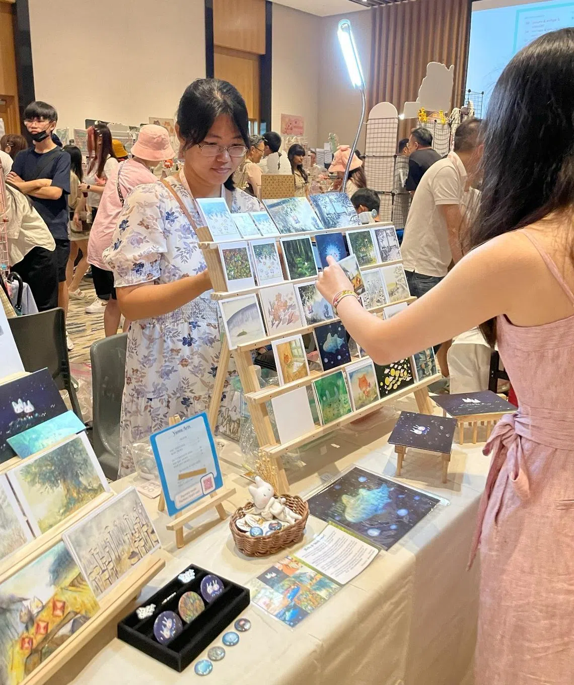 新加坡插画家Yumu长期往返新加坡本岛和乌敏岛，对自然生态的热爱和观察，为她的创作提供灵感。（主办单位提供）