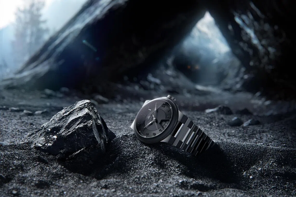 Stollenwurm“七日循环”腕表，星期以太阳、月亮与五大古典行星符号呈现。（Stollenwurm提供）