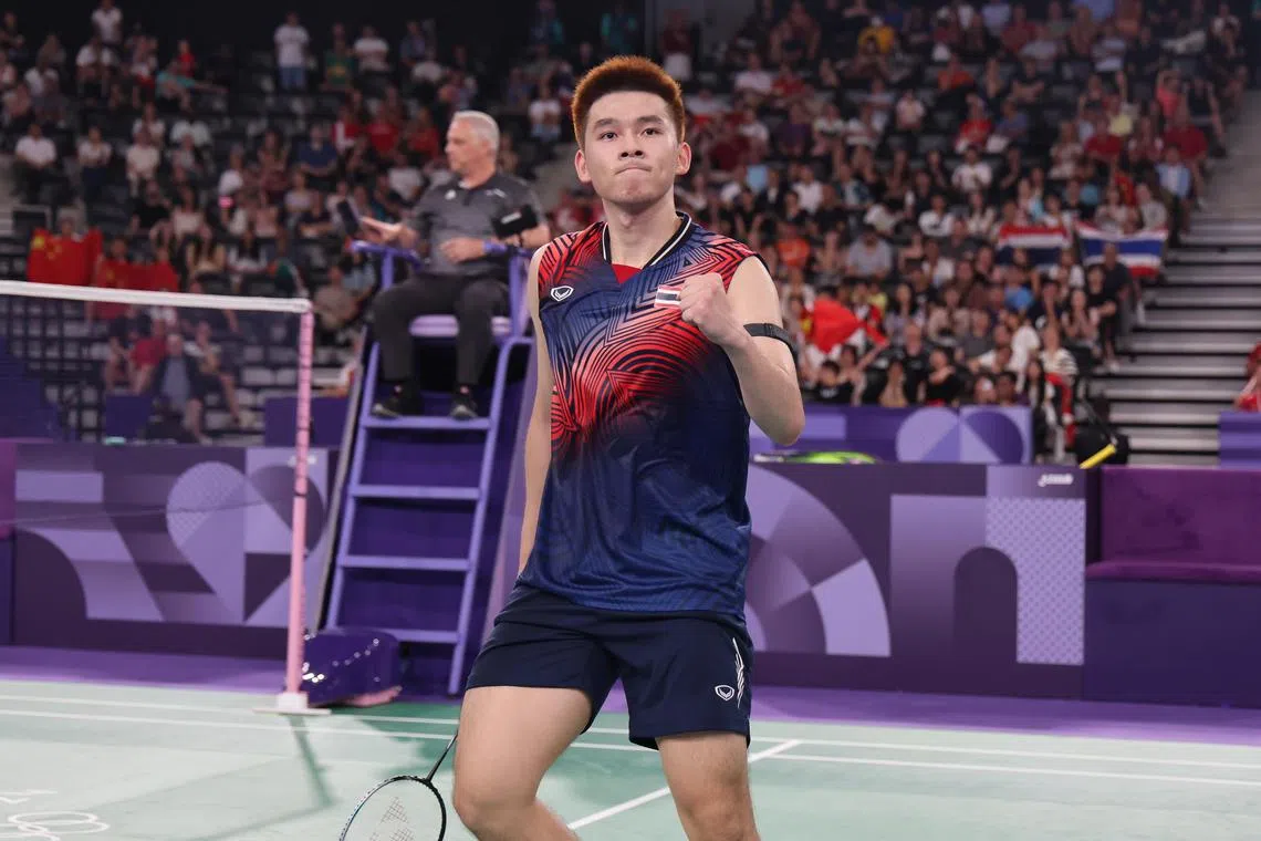 世界排名第八的泰国选手昆拉武特直落两局打败被视为本届奥运会男单夺冠最大热门的中国好手石宇奇。（谢智扬摄）