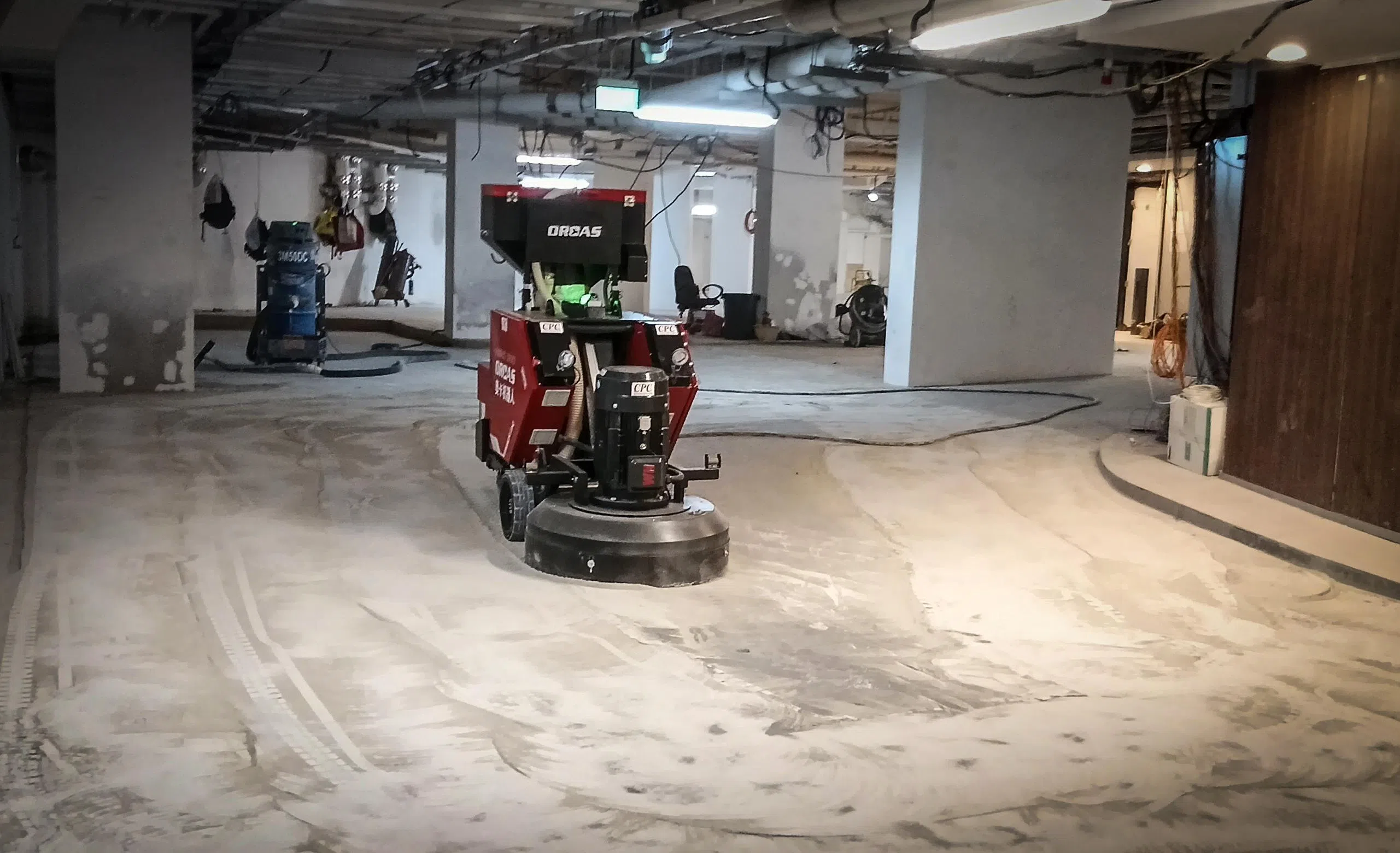 Corrosion Proof 建筑（亚洲）私人有限公司去年在半导体工厂项目中使用地面研磨机器人，效率比人工提升大约60%。（受访者提供）