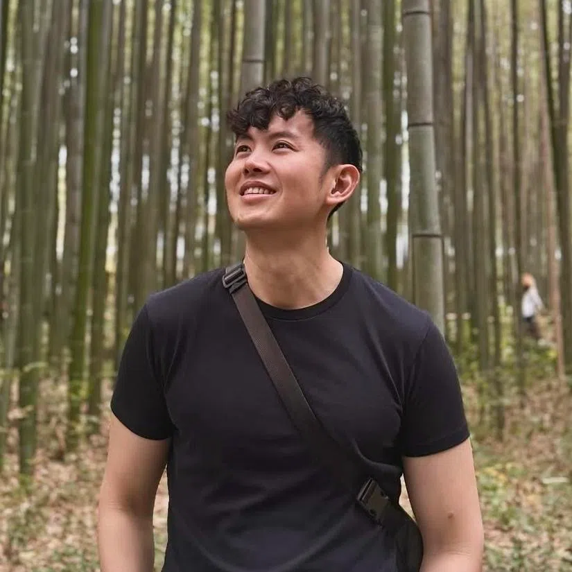 DJ张承尧不会倍速观剧，如果碰到考验耐心或不喜欢的情节，他会直接跳转到想看的部分。（取自IG）