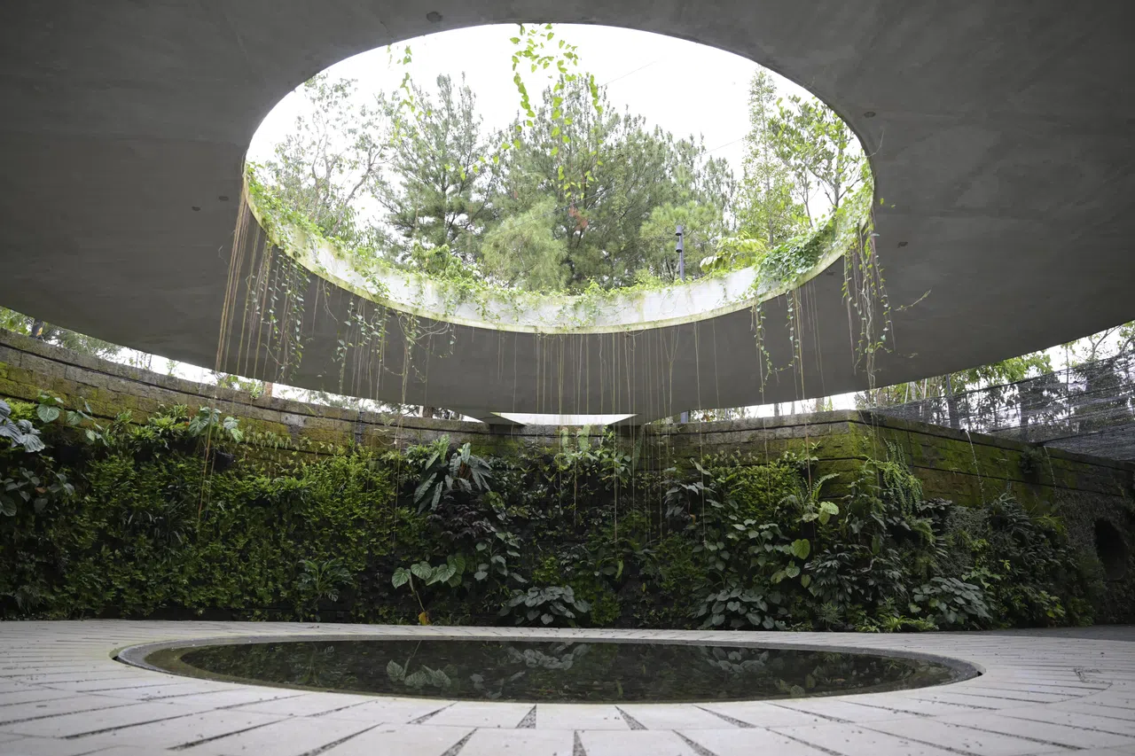 绿谷长廊的中央有一座以天然石灰阱为灵感的人工水景。（国家公园局提供）