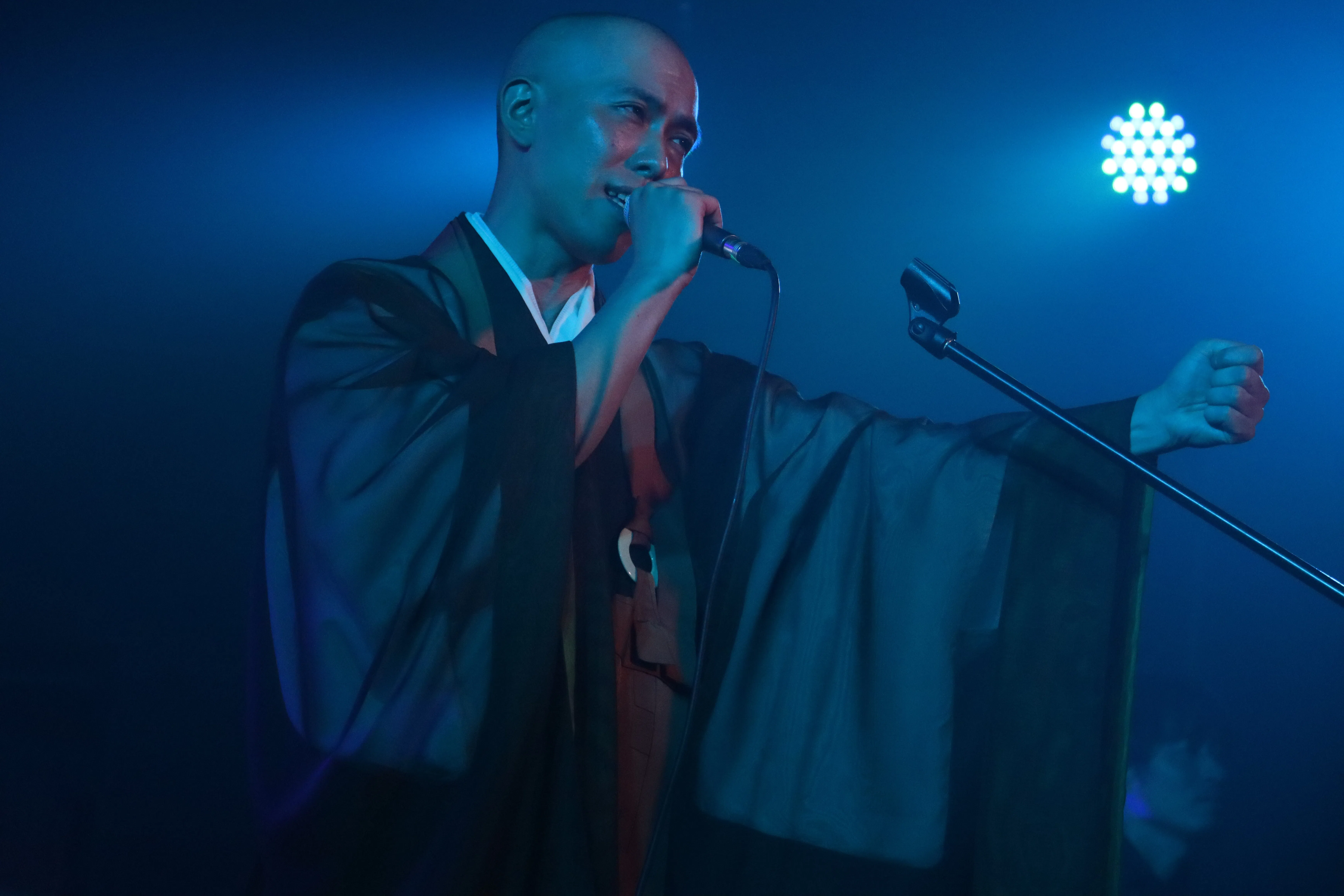 药师寺宽邦虽放弃专业音乐人之梦回归修行，却从未后悔过自己的决定。（MUGEN Creations提供）