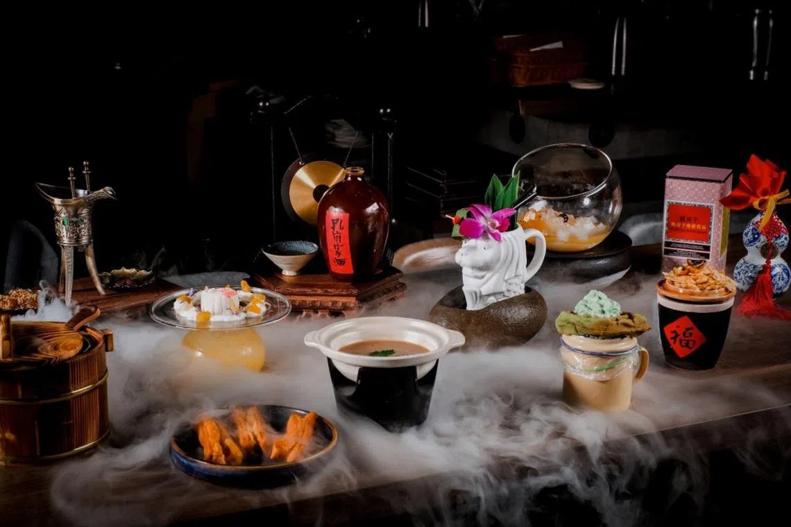 第八版酒单结集餐馆以新加坡特色为灵感的27款经典鸡尾酒。（餐馆提供）