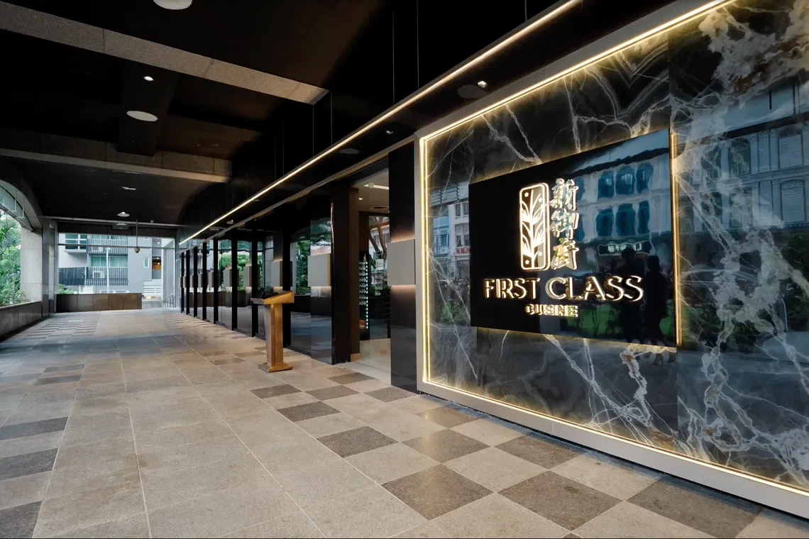 新御厨展现低调的奢华，外观以黑色为底，金色为辉。（餐馆提供）