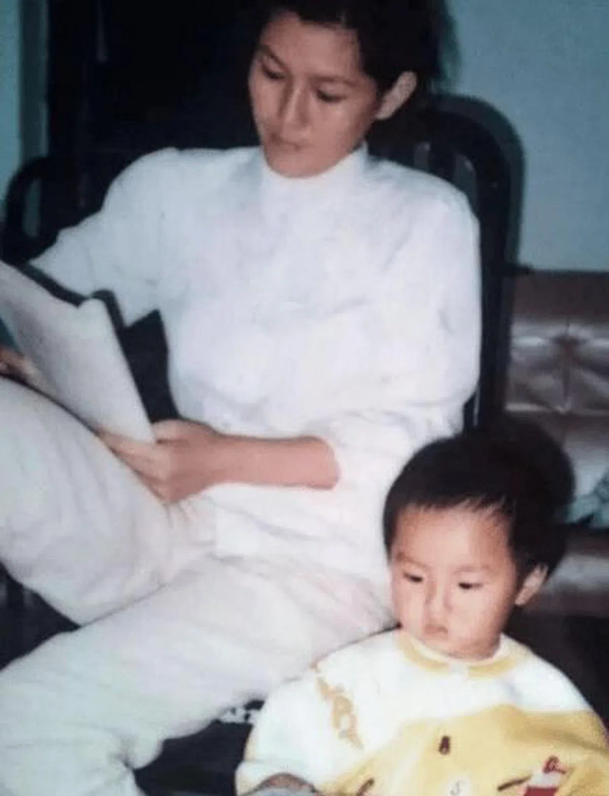 吴亦凡在父母离婚，跟随母亲的姓，并一起生活。（互联网）