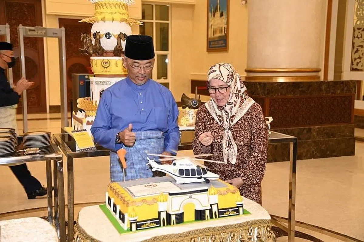 苏丹阿都拉和元首后是对恩爱的夫妻。（Facebook/ Istana Negara）