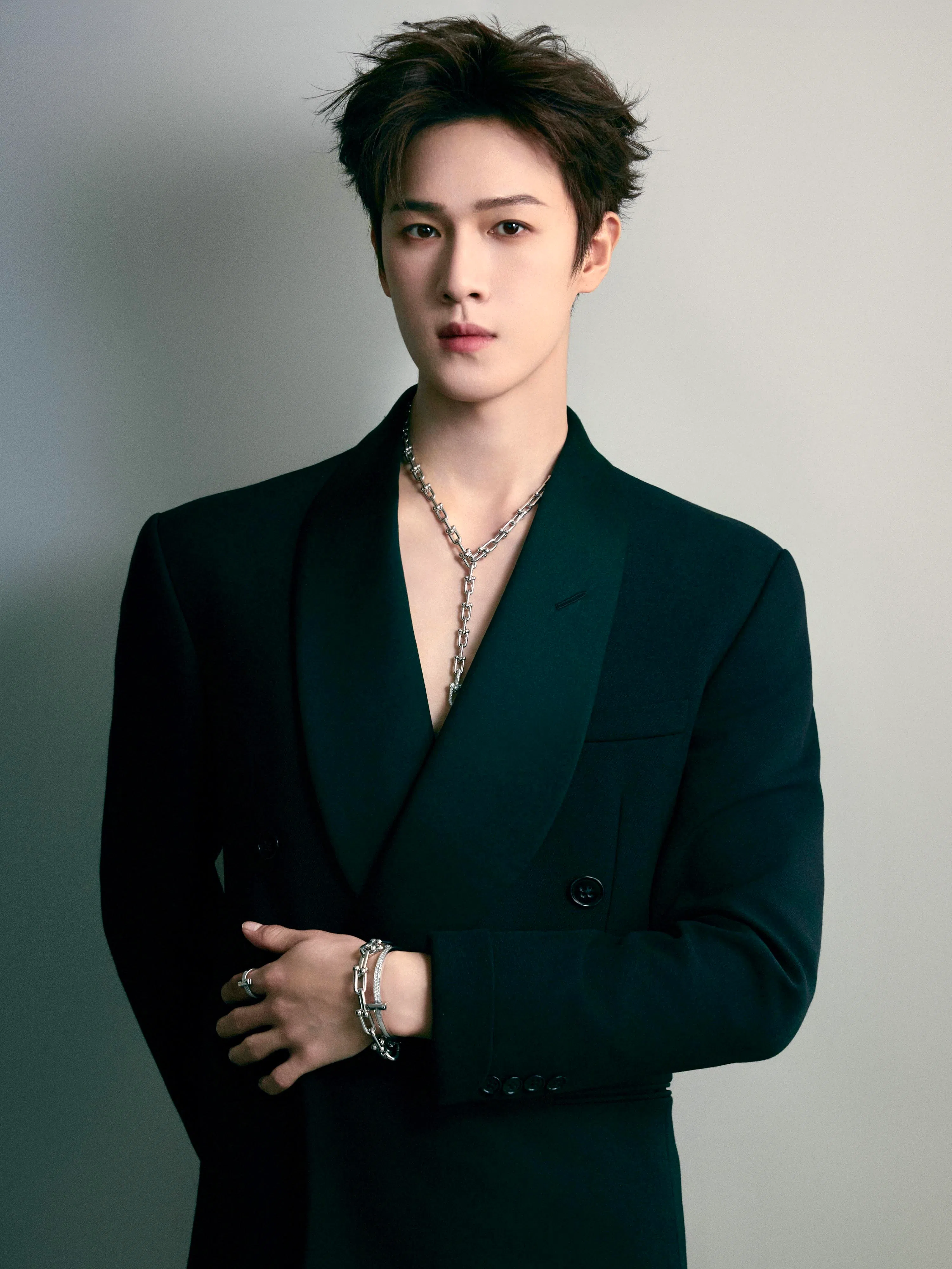 近期开播的古装剧《冰湖重生》，让李昀锐再度受到广泛关注。（取自艺人工作室微博）