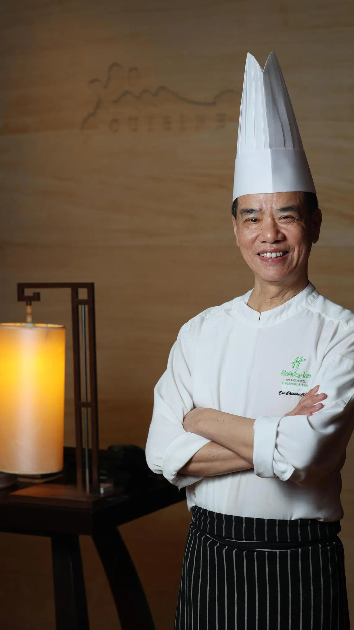 雅庭假日酒店新故乡酒楼行政主厨关耀简13岁入行，掌勺经验横跨香港、新加坡和台湾。（龙国雄摄）