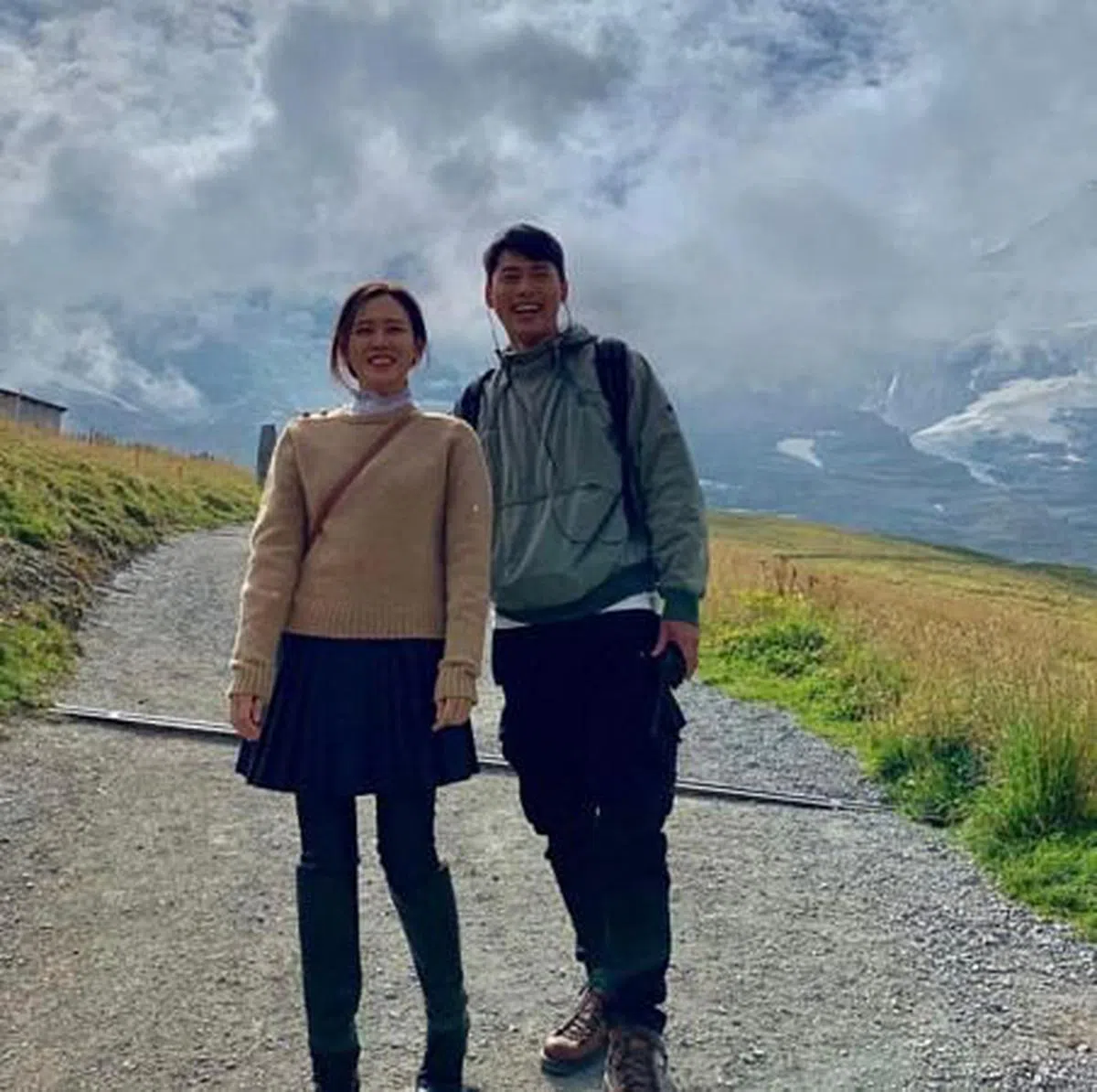 孙艺真（左）和玄彬的婚讯轰动娱乐圈。（IG）