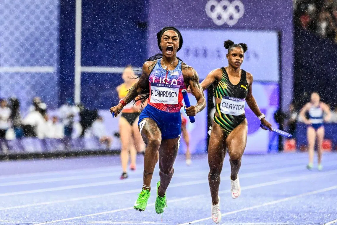 莎卡莉·理查森的最后冲刺为美国赢得女子4X100米接力金牌。（法新社）