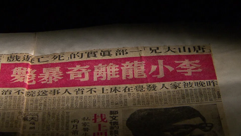 李小龙猝死当年轰动国际。（视频截图）