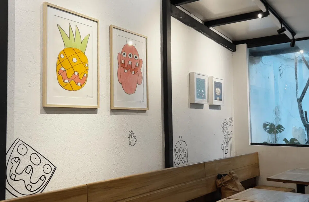 Creamier店里摆满Aisha的作品（王昀诗摄）。