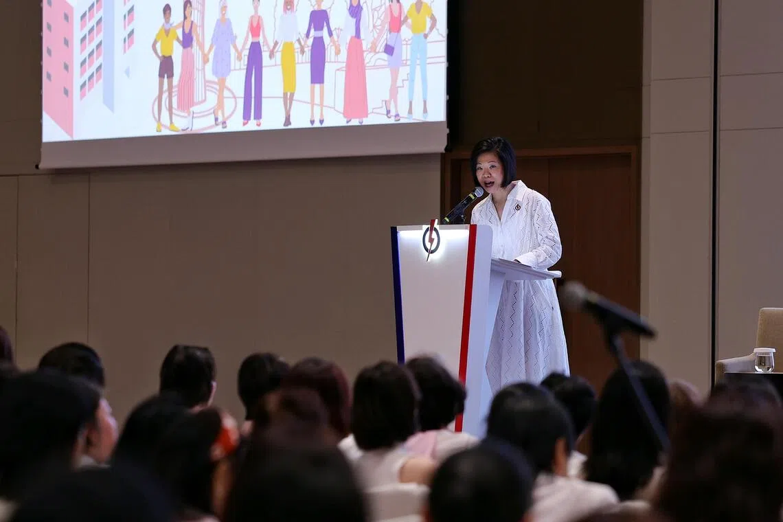 沈颖指出，政策的调整能为组织家庭提供更多支持，而社会观念的转变则有助人们了解，妇女发展不单是照顾到女性，对男性也有利。（海峡时报）