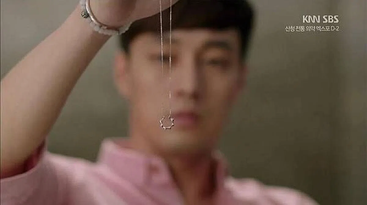 PPL影响力大，观众叶淑珊看了《主君的太阳》后，买了苏志燮送给孔晓振的这款项链。（互联网）