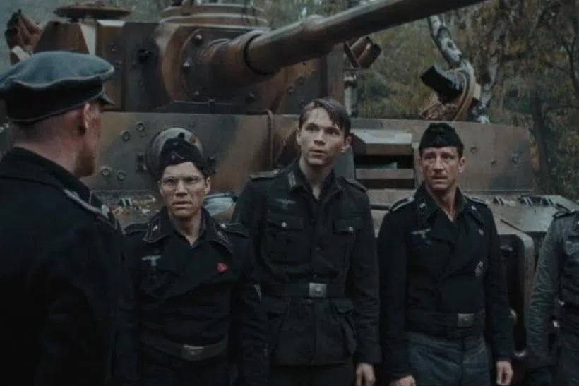 《猛虎战车》是一部 “迷路”电影：通过对战场上迷路的诉说，反思道德与认知失序的可悲。（取自IMDb）