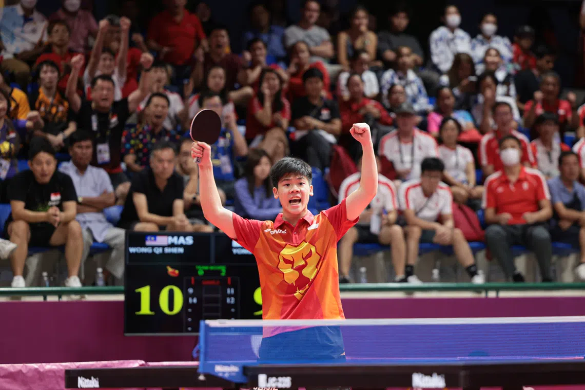 首次参加东运会的郭勇写下三冠王佳绩，更成为夺得东运会男单金牌的最年轻我国选手。（李冠卫摄）