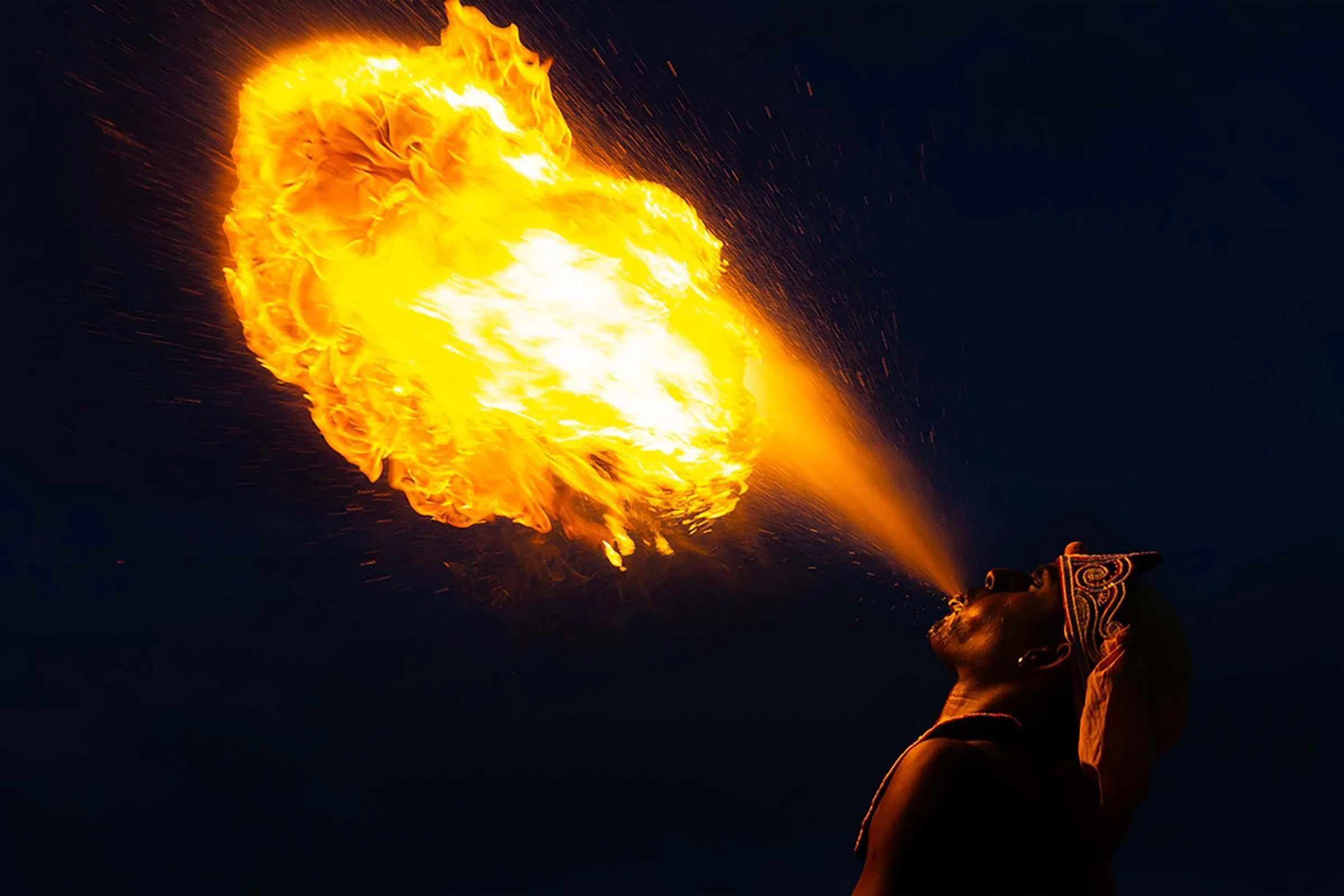 斯里兰卡摄影家图西塔·拉克玛（Thusitha Lakma）的作品《火焰之息》。（主办方提供）