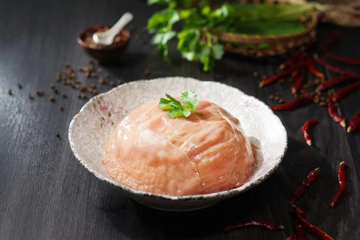 大刀猪腰片鲜嫩，脆而多汁，短时涮烫即可食用。（餐馆提供照片）