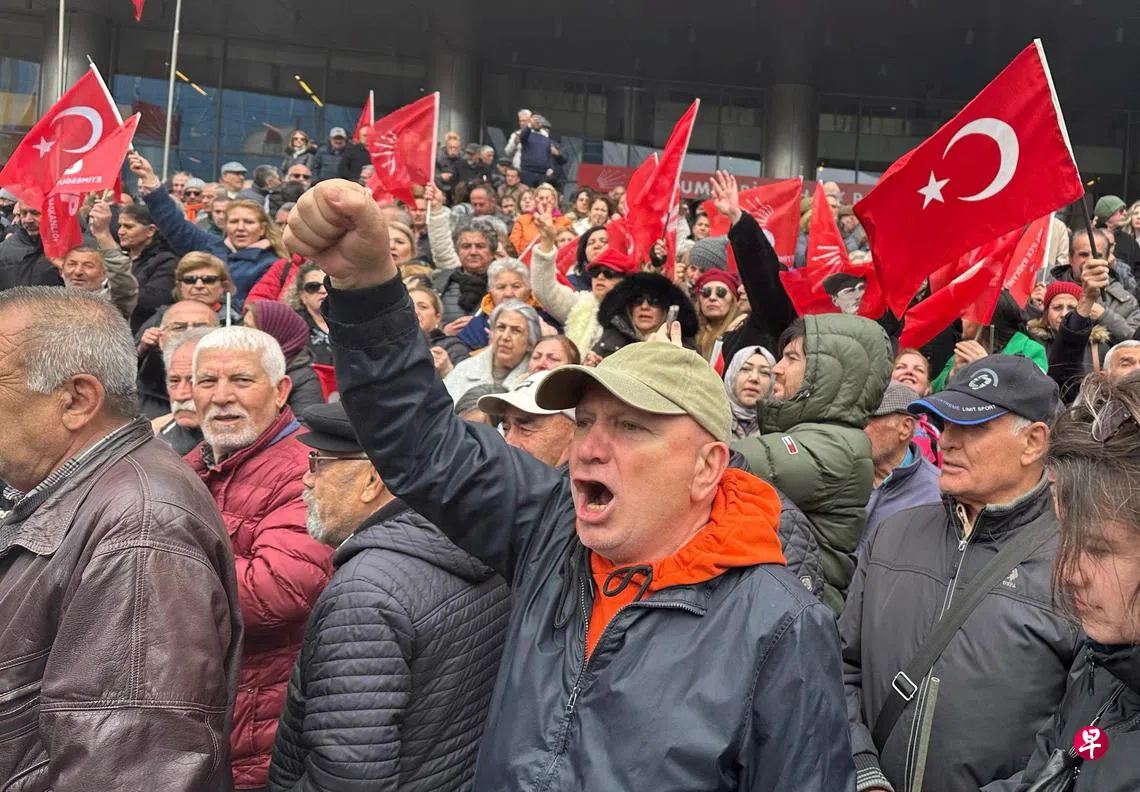 土耳其政局动荡当地央行抛售近百亿美元救市| 联合早报