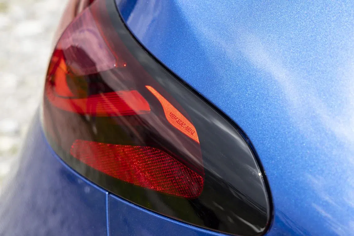 车尾灯具三维立体设计，突出后端宽度。（马赛地提供）