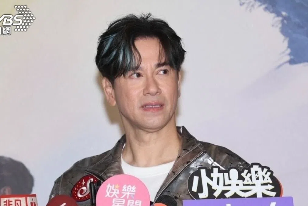 李圣杰完成演唱会在后台受访时突然发生地震。（TVBS提供）