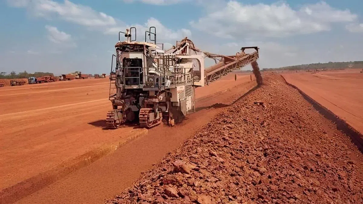 几内亚是全球重要的铝土矿生产国，几乎所有的出口都输送给了中国庞大的铝行业。（互联网）